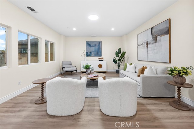 Detail Gallery Image 13 of 70 For 3262 S Portsmouth, Ontario,  CA 91761 - 5 Beds | 3/1 Baths