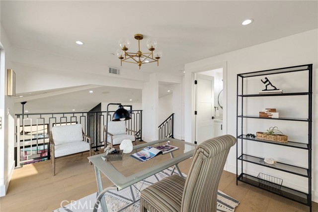 Detail Gallery Image 26 of 33 For 2414 Clark Ln #B,  Redondo Beach,  CA 90278 - 4 Beds | 4/2 Baths