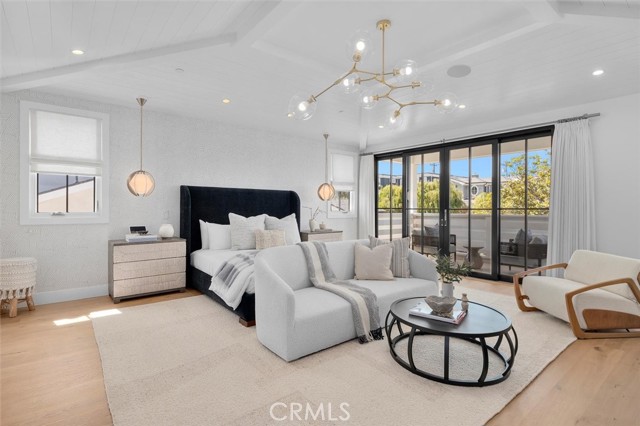 Detail Gallery Image 33 of 75 For 676 18th St, Manhattan Beach,  CA 90266 - 6 Beds | 6/2 Baths