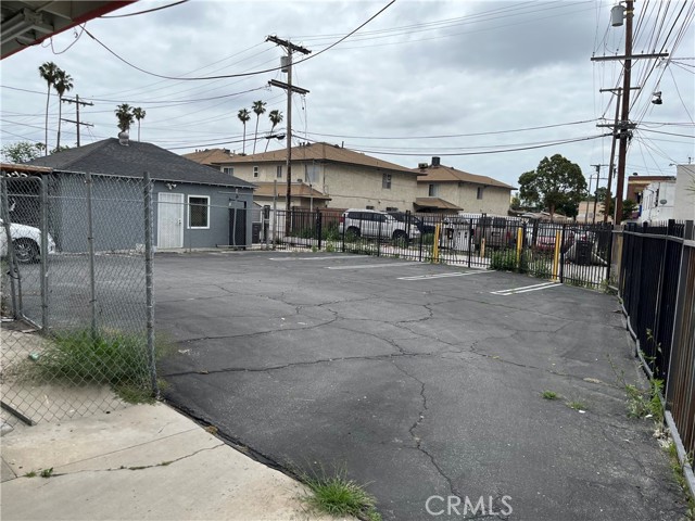 16 E Market Street, Long Beach, California 90805, ,Commercial Sale,For Sale,16 E Market Street,CRSB23088138