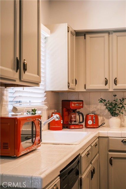 265 N Mar Vista Avenue, Pasadena CA: https://media.crmls.org/medias/82691a96-9fcb-49d6-acb2-96b1628d3e5b.jpg
