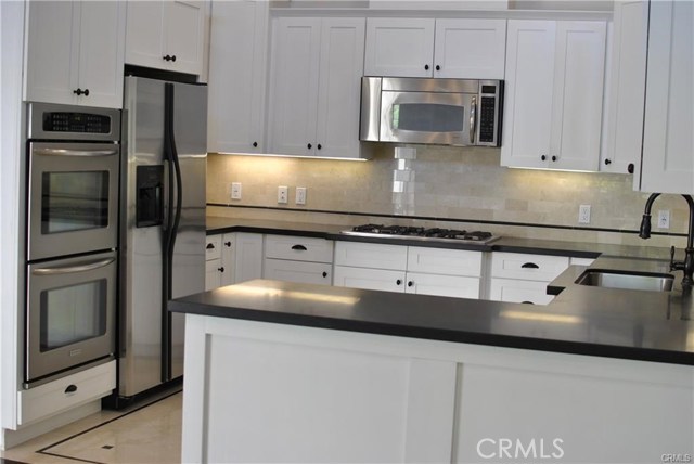 Detail Gallery Image 42 of 75 For 804 N Irena Ave #B,  Redondo Beach,  CA 90277 - 3 Beds | 2/1 Baths