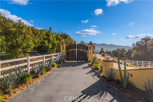 23192 De Anza Road, Temecula CA: https://media.crmls.org/medias/8269c5cf-5005-452b-8ecb-29d8efb647a5.jpg