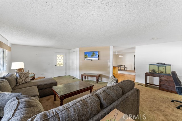 17105 Aragon Drive, Perris CA: https://media.crmls.org/medias/826a91df-bb4e-4198-ad15-43b170710f32.jpg