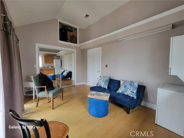 21171 B Lochlea Lane, Huntington Beach CA: https://media.crmls.org/medias/826abd21-1f3e-4f2a-a886-ad5de20499a5.jpg