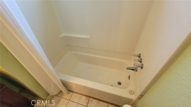 1100 E 215th Place, Carson CA: https://media.crmls.org/medias/826acf61-8546-4b67-81f0-29582a0e8d45.jpg