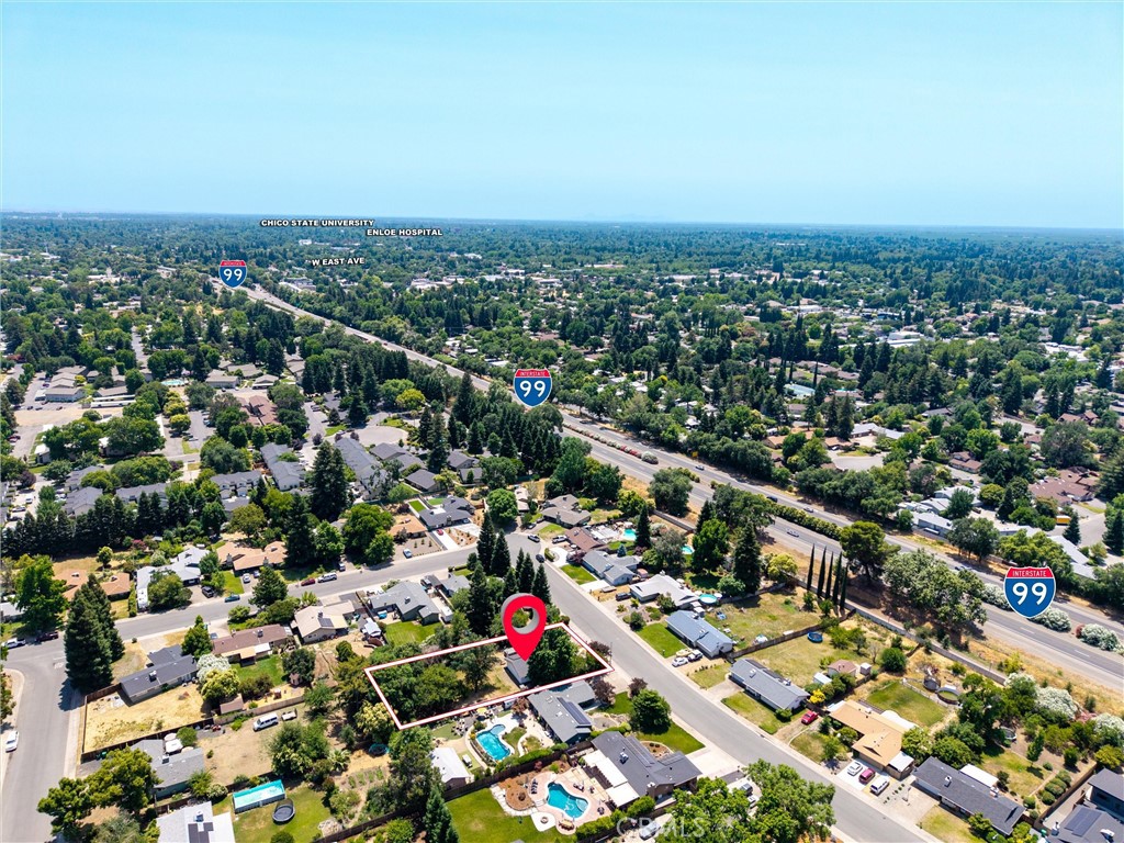 https://media.crmls.org/medias/826c4fc8-4890-4d8e-8704-1d5d39f984f4.jpg?preset=X-Large