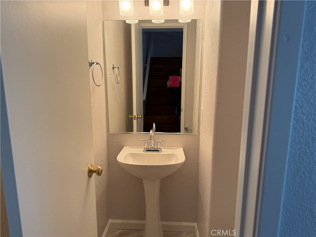 https://media.crmls.org/medias/826c5807-198b-4a0b-84d0-0285740710eb.jpg?preset=X-Large