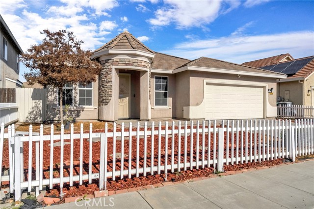 Detail Gallery Image 3 of 34 For 1049 Stanford, Madera,  CA 93637 - 3 Beds | 2 Baths