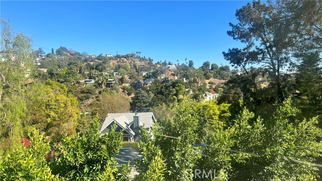 5924 Graciosa Drive, Los Angeles CA: https://media.crmls.org/medias/826cc6fc-dbdd-4cbf-8c03-1dee5fce650e.jpg