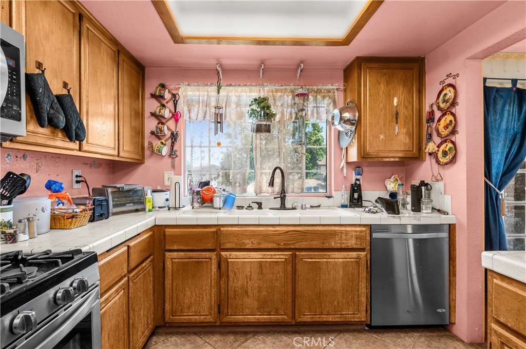 https://media.crmls.org/medias/826d79cb-be27-4ee4-a3d5-8376e726ec22.jpg?preset=X-Large