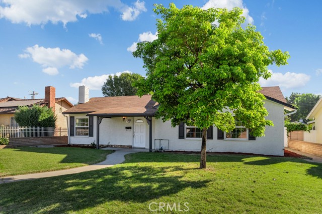 Detail Gallery Image 3 of 28 For 9148 Hayvenhurst Ave, North Hills,  CA 91343 - 3 Beds | 2 Baths