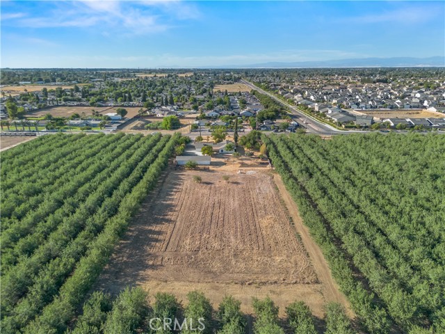 Detail Gallery Image 8 of 66 For 5527 W Olive Ave, Fresno,  CA 93722 - 4 Beds | 3/1 Baths