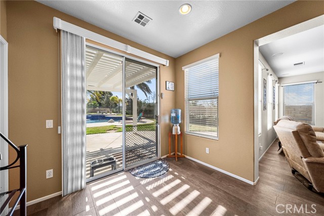 Detail Gallery Image 19 of 45 For 28246 Deer Ct, Canyon Country,  CA 91351 - 4 Beds | 2/1 Baths