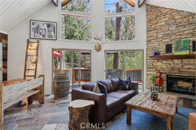 Detail Gallery Image 20 of 59 For 385 Iris Dr, Twin Peaks,  CA 92391 - 4 Beds | 3 Baths