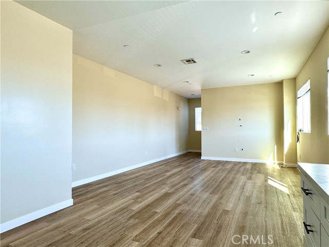 Detail Gallery Image 13 of 23 For 1002 E 33rd St #3,  Los Angeles,  CA 90011 - 2 Beds | 2 Baths