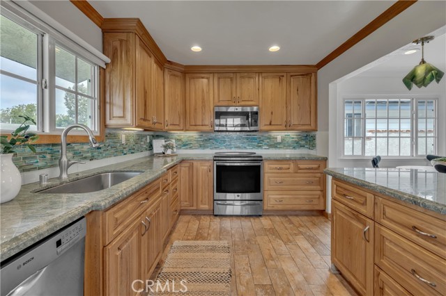Detail Gallery Image 6 of 25 For 2002 Pattiz Ave, Long Beach,  CA 90815 - 4 Beds | 2 Baths