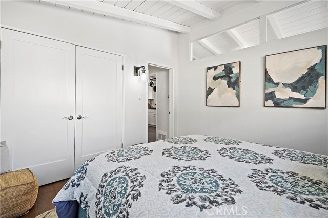 200 Moonstone Street, Manhattan Beach CA: https://media.crmls.org/medias/8270d264-7753-4bb6-acaa-3bdbf9db0757.jpg