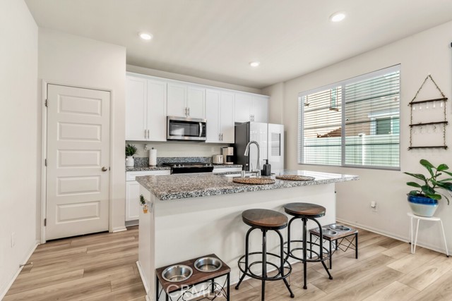 Detail Gallery Image 12 of 46 For 28175 Ashtree St, Temecula,  CA 92591 - 3 Beds | 2/1 Baths