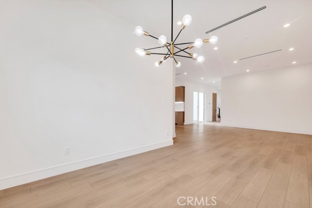Detail Gallery Image 10 of 30 For 16510 San Fernando Mission Blvd, Granada Hills,  CA 91344 - 4 Beds | 4 Baths