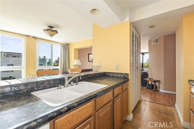 Detail Gallery Image 13 of 28 For 911 N Kings Rd #310,  West Hollywood,  CA 90069 - 2 Beds | 2 Baths