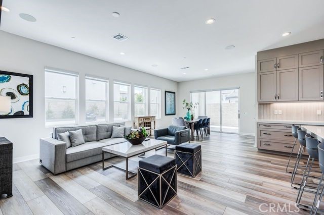 260 Holliston, Lake Forest CA: https://media.crmls.org/medias/827279bb-d846-490a-8ddc-c3be81beb38f.jpg