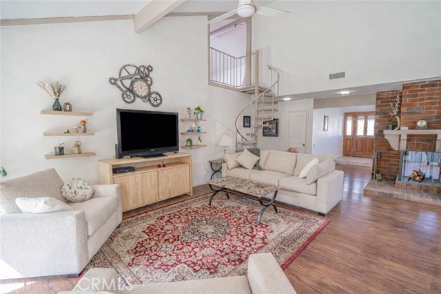 Detail Gallery Image 13 of 59 For 23514 via Decano, Valencia,  CA 91355 - 4 Beds | 2 Baths