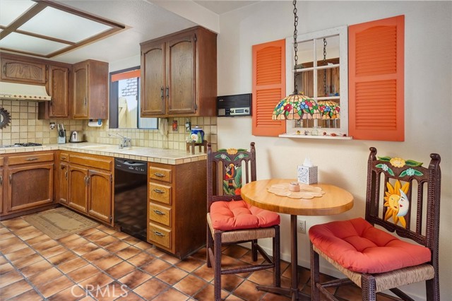 537 3rd Street, Manhattan Beach CA: https://media.crmls.org/medias/8274e173-09eb-4084-a48d-3e711b12f62c.jpg