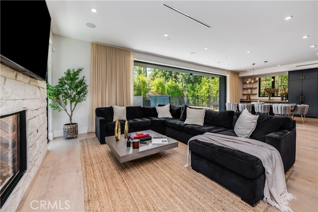 Detail Gallery Image 15 of 48 For 5517 Allott Ave, Sherman Oaks,  CA 91401 - 5 Beds | 6 Baths