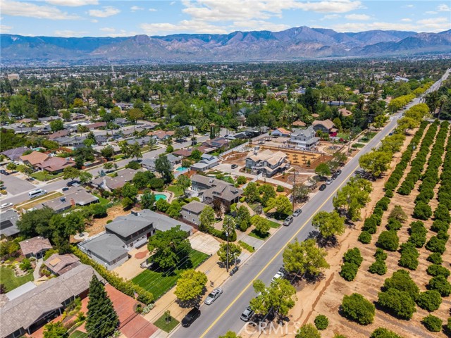 220 W Highland Avenue, Redlands CA: https://media.crmls.org/medias/82753676-56b7-46b4-8a57-83d69a5353b4.jpg