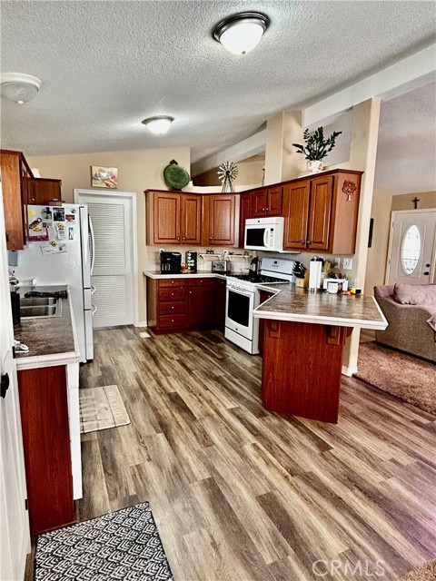 Detail Gallery Image 10 of 17 For 1536 S State St #148,  Hemet,  CA 92543 - 3 Beds | 2 Baths