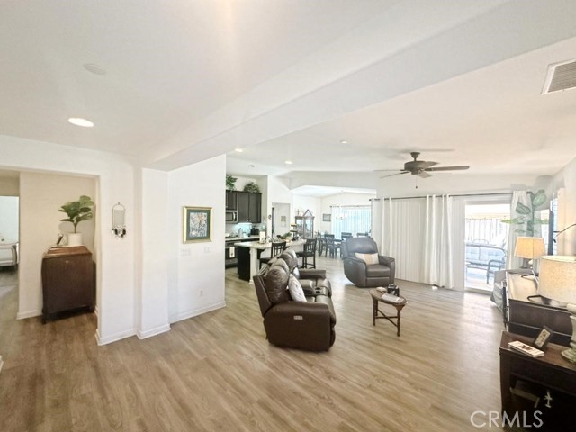 29195 Black Oak, Lake Elsinore CA: https://media.crmls.org/medias/8277468d-9ed3-4bec-a8f6-9bec8fee3815.jpg