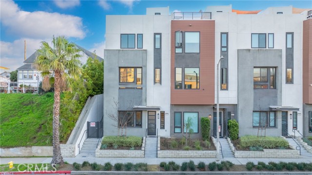 Detail Gallery Image 1 of 32 For 273 W 8th St, San Pedro,  CA 90731 - 4 Beds | 3/1 Baths