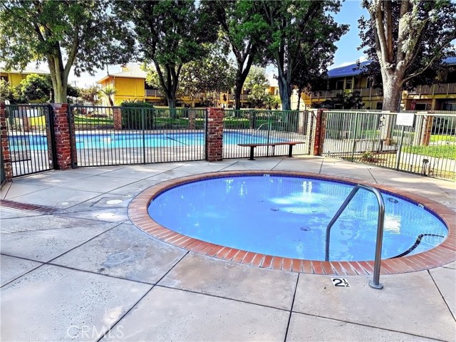 Detail Gallery Image 20 of 23 For 8060 Canby Ave #2,  Reseda,  CA 91335 - 3 Beds | 3 Baths