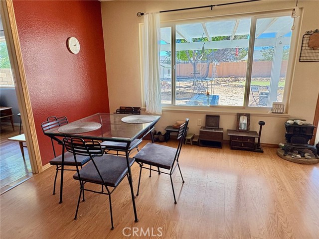 Detail Gallery Image 4 of 20 For 14195 Whispering Sands Dr, Victorville,  CA 92392 - 4 Beds | 2 Baths