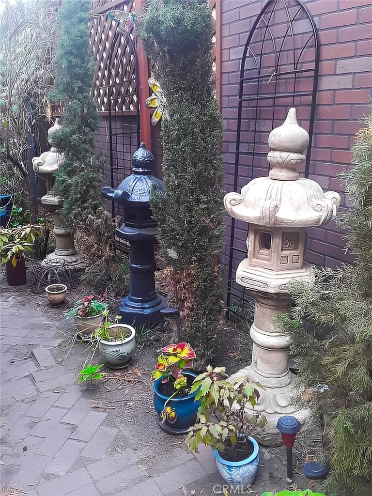 https://media.crmls.org/medias/82795ee2-3ecc-4432-9703-553241f47d94.jpg?preset=X-Large