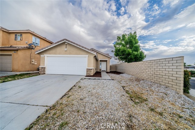 Detail Gallery Image 2 of 41 For 13892 Summer Wind St, Victorville,  CA 92394 - 3 Beds | 2 Baths
