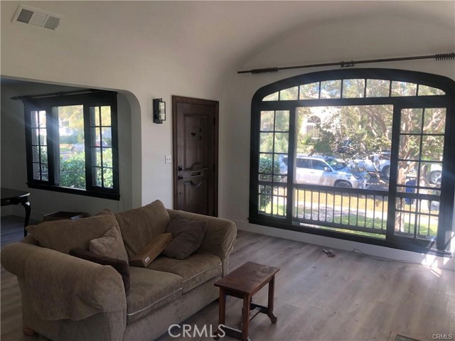 Detail Gallery Image 7 of 11 For 1951 Midvale, –,  CA 90025 - 3 Beds | 2 Baths