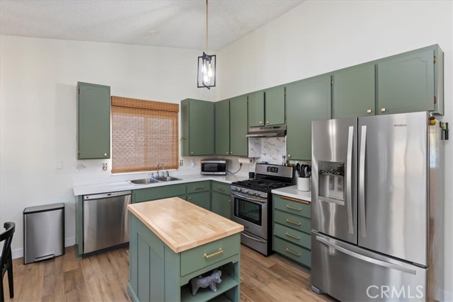 10750 Hollenbeck Drive, Riverside CA: https://media.crmls.org/medias/827a6256-01fa-4d21-800a-045e0ce34ac5.jpg