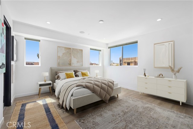 922 N Ridgewood Pl, Los Angeles CA: https://media.crmls.org/medias/827ac015-ba78-42e5-9c32-fd76432da096.jpg