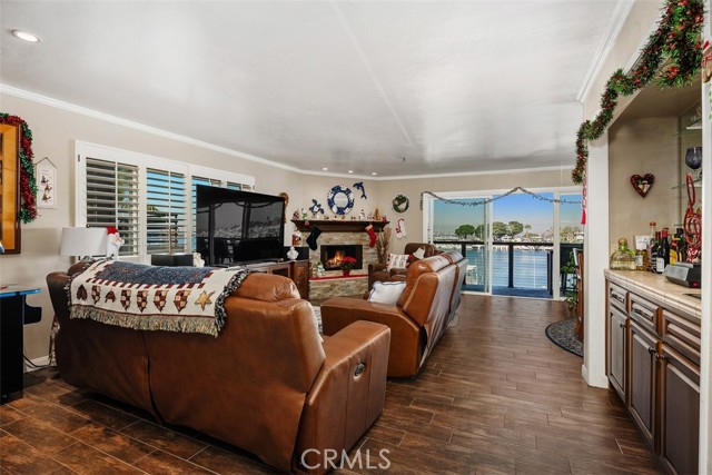 Detail Gallery Image 3 of 48 For 16255 Pacific Cir #204,  Huntington Beach,  CA 92649 - 3 Beds | 3 Baths