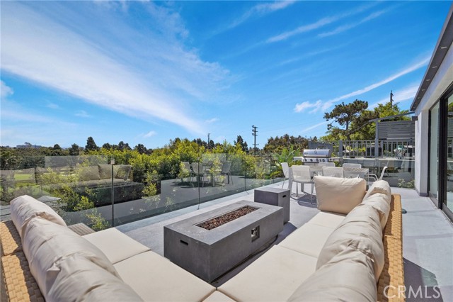 Detail Gallery Image 5 of 25 For 1812 Navy, Santa Monica,  CA 90405 - 5 Beds | 3 Baths