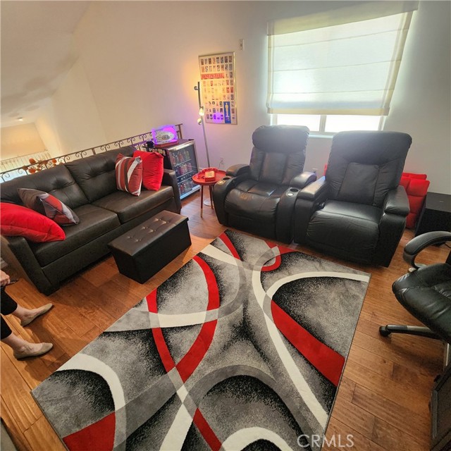 10862 Bloomfield Street, Toluca Lake CA: https://media.crmls.org/medias/827b2334-820d-41e7-88c7-9483c5f19df7.jpg