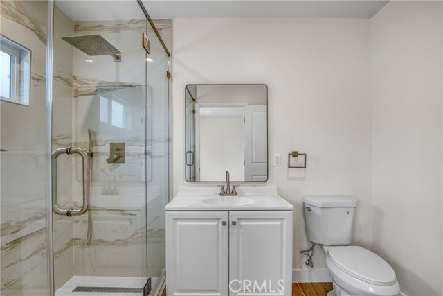 Detail Gallery Image 14 of 39 For 7040 Tyrone Ave, Van Nuys,  CA 91405 - 6 Beds | 4/1 Baths