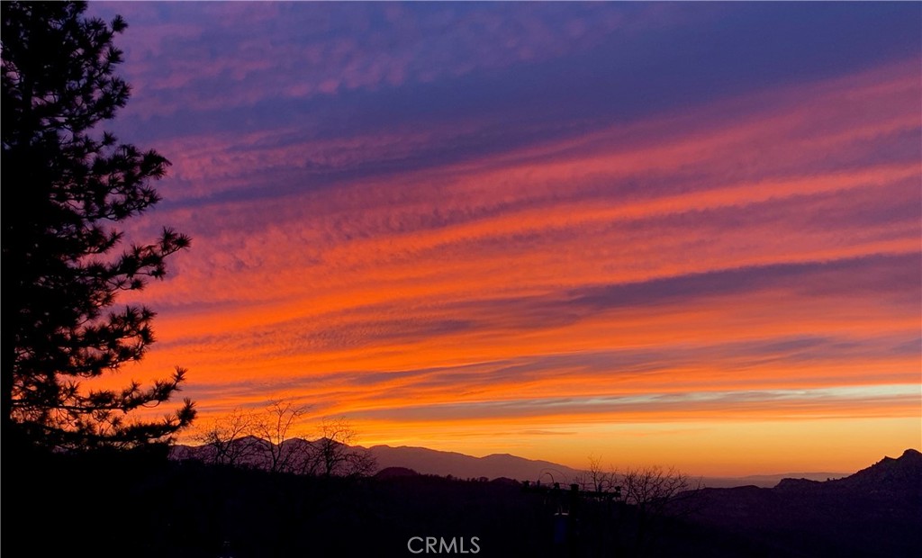 https://media.crmls.org/medias/827baa9e-3e02-4851-a80b-9382308d1fe3.jpg?preset=X-Large