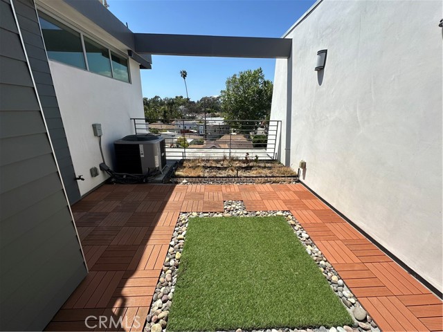 Detail Gallery Image 24 of 24 For 3103 S Dakota Dr, Los Angeles,  CA 90034 - 3 Beds | 3/1 Baths