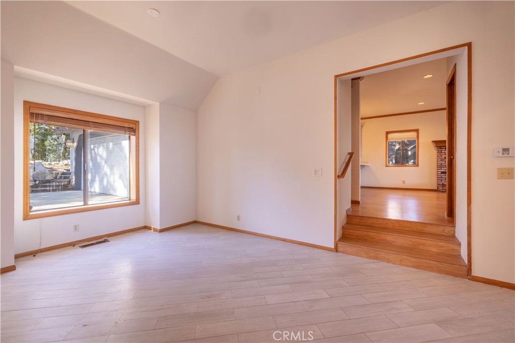 https://media.crmls.org/medias/827dadd8-854d-40c7-8a28-ac0a8eb7f47d.jpg?preset=X-Large