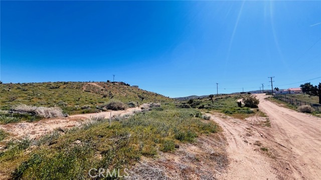 Detail Gallery Image 5 of 15 For 10111 Cerra Vista St, Apple Valley,  CA 92308 - – Beds | – Baths