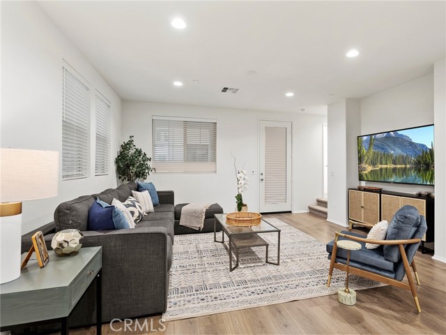 Detail Gallery Image 16 of 53 For 11238 N Mission Heights Dr, –,  CA 91345 - 3 Beds | 3 Baths