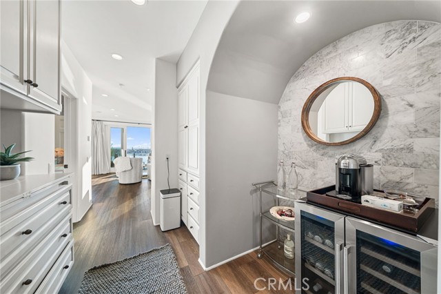 Detail Gallery Image 8 of 66 For 2301 Pacific Dr, Corona Del Mar,  CA 92625 - 4 Beds | 3/1 Baths